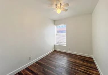 317 N 17th Drive - Photo 2