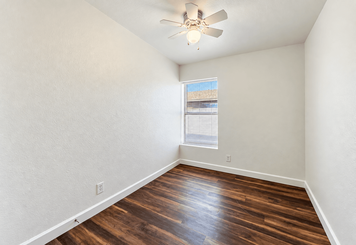 317 N 17th Drive - Photo 2